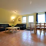 Geraeumige Villa Fuer 14 Gaeste In Zierow *