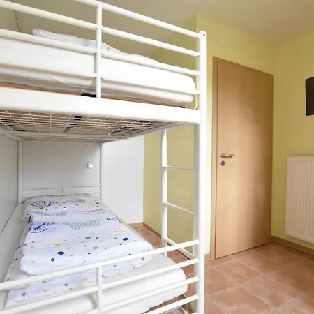Semesterbostad Geraeumige Villa Fuer 14 Gaeste In Zierow