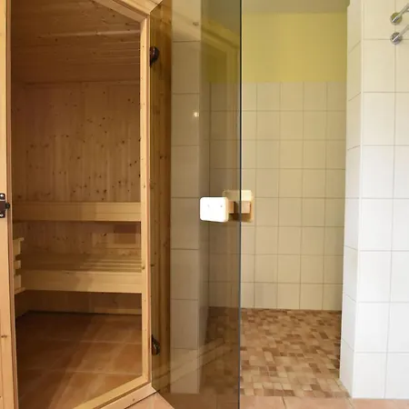 Geraeumige Villa Fuer 14 Gaeste In Zierow *